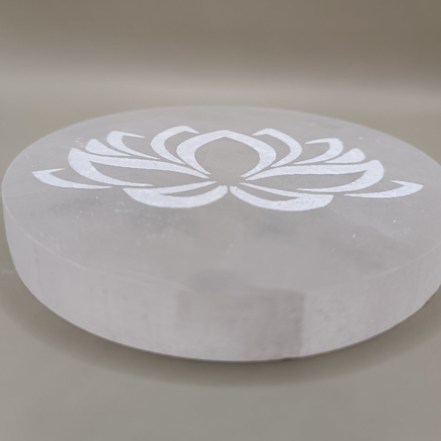 Plaque de sélénite - Fleur de lotus