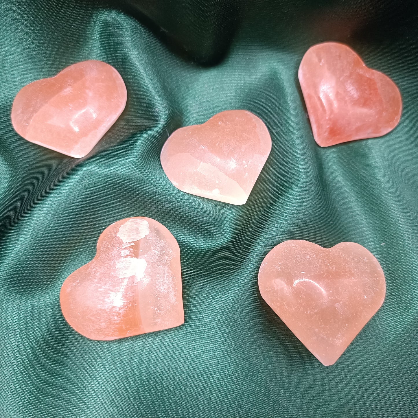 Galet coeur en sélénite orange - 35-45 mm