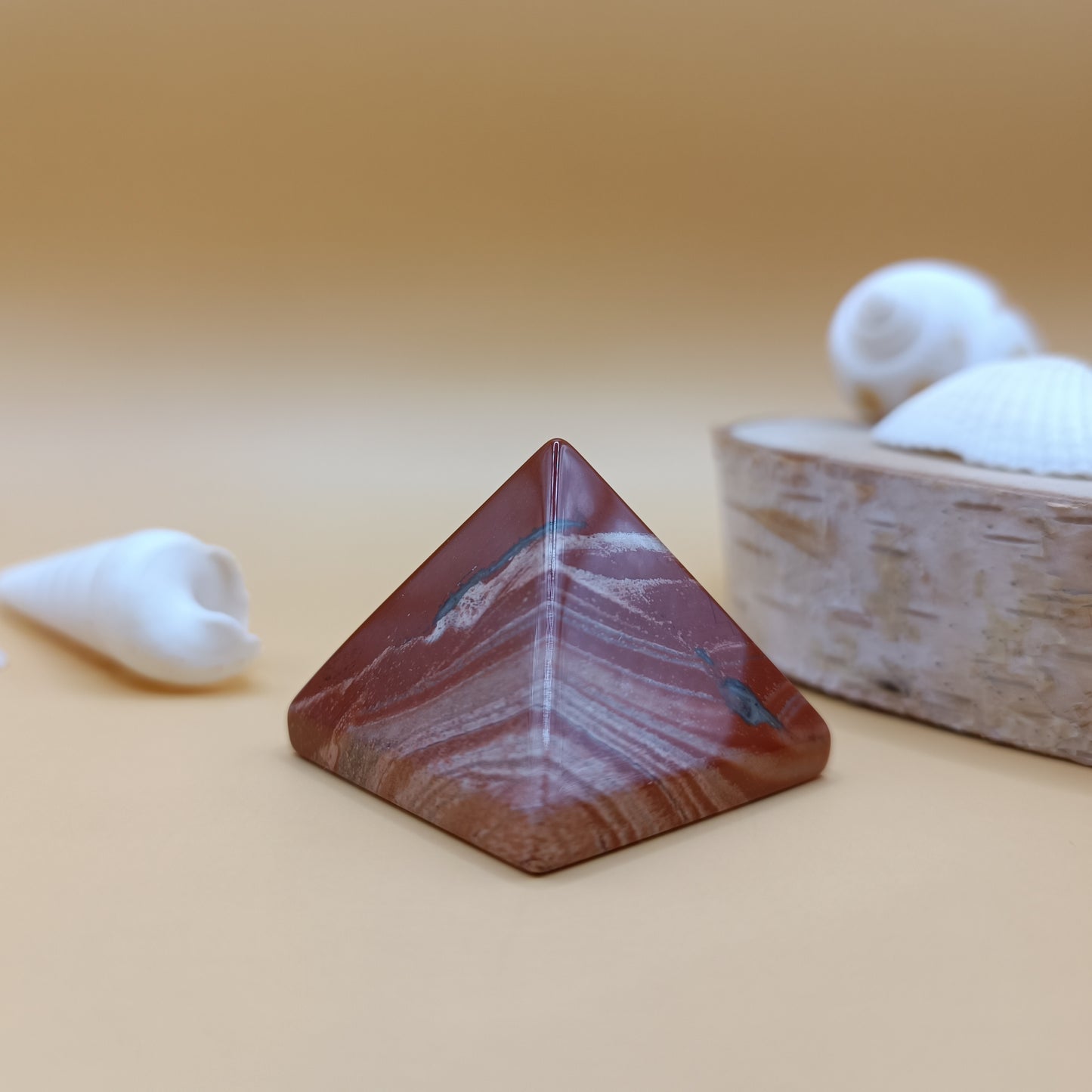 Pyramide en jaspe rouge - 30 mm