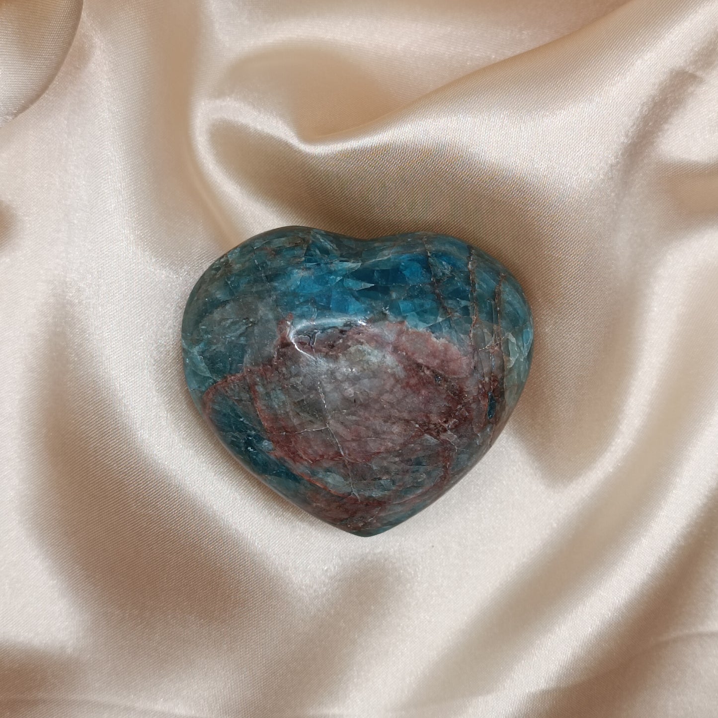 Galet cœur en apatite bleue - 60-70 mm