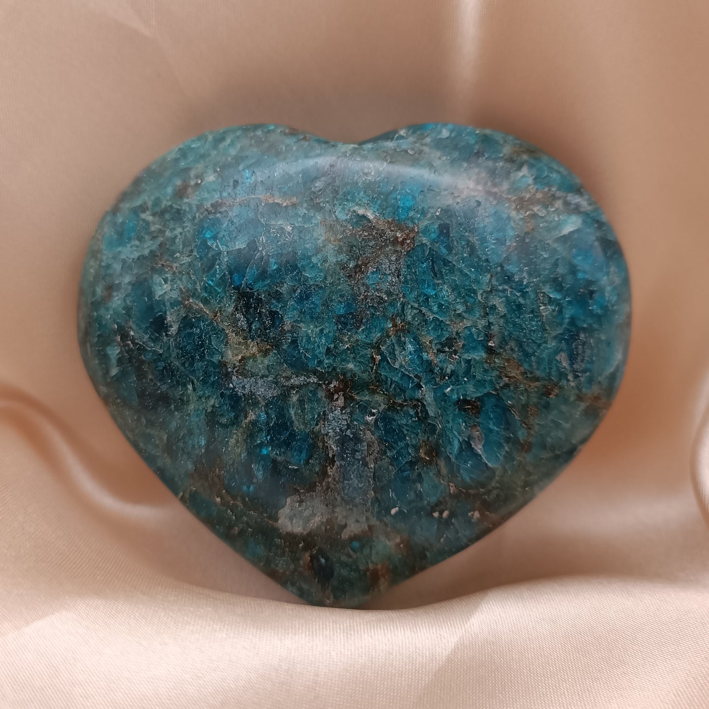 Galet cœur en apatite bleue - 80-90 mm