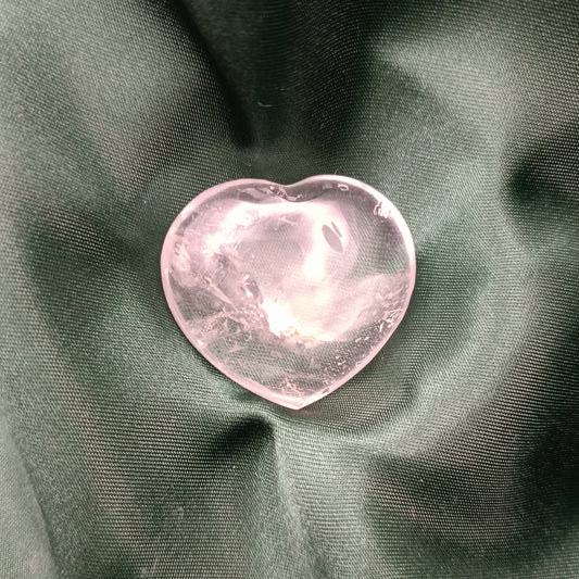 Galet cœur en cristal de roche - 25-35 mm