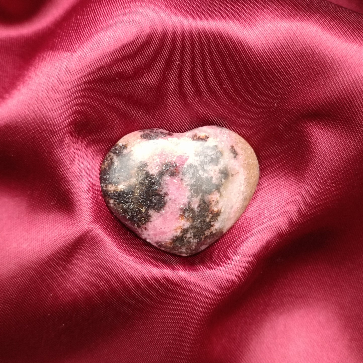 Galet coeur en rhodonite - 20-30 mm