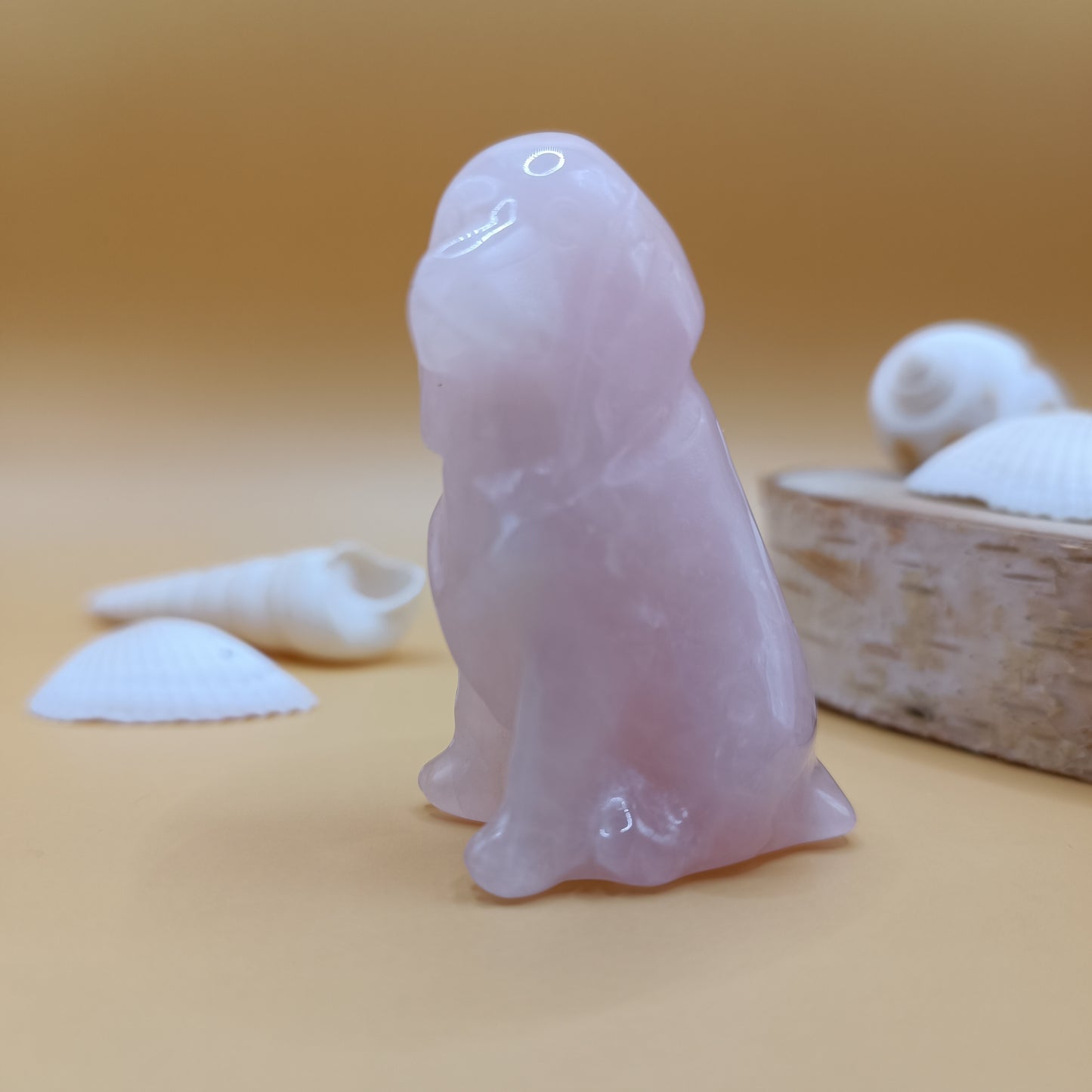 Statuette chien en quartz rose