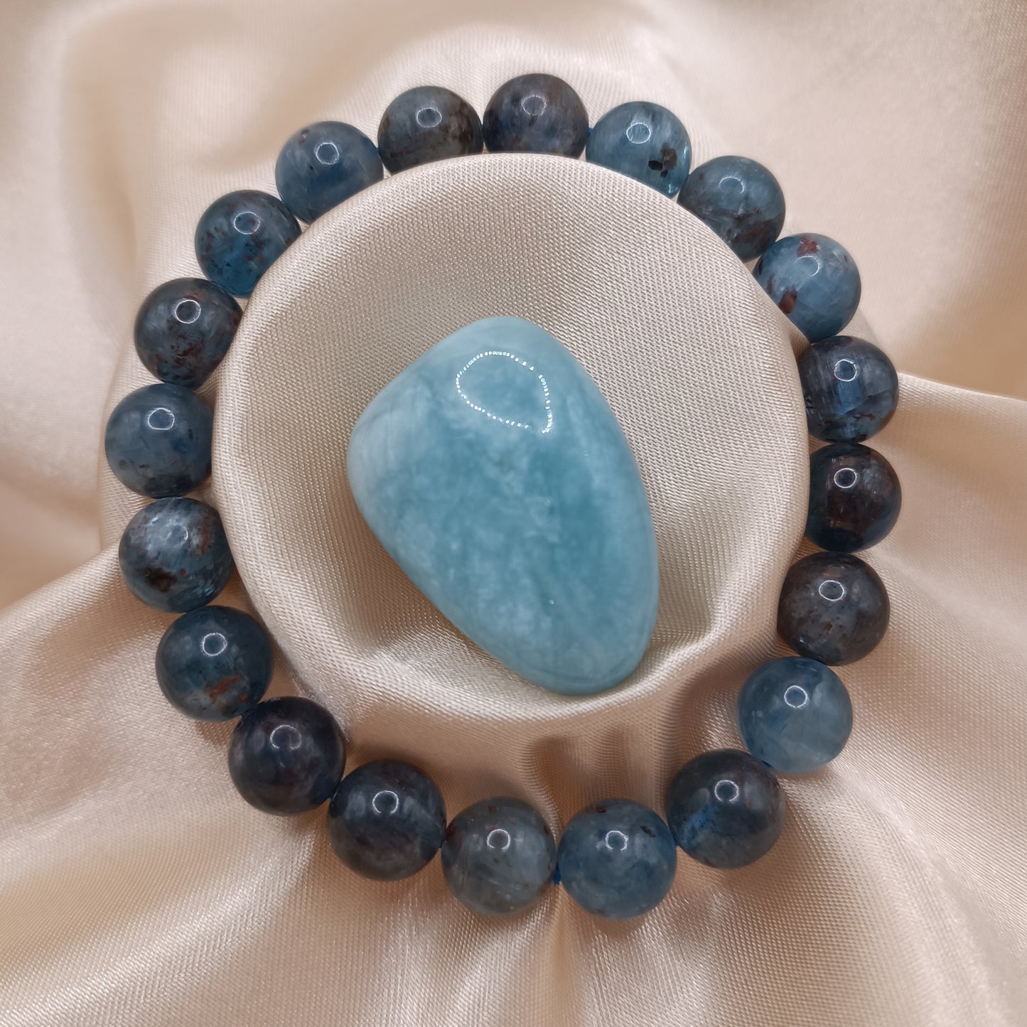 Bracelet boules - Cyanite bleu naturelle foncée - 10mm