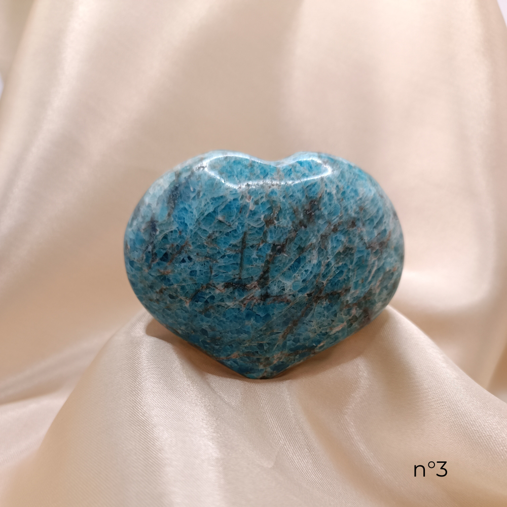 Galet cœur en apatite bleue - 70-80 mm