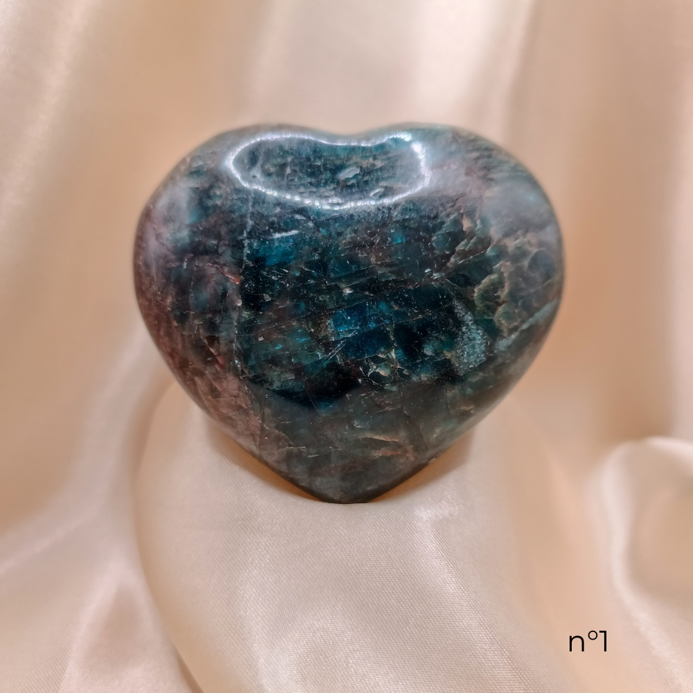 Galet cœur en apatite bleue - 70-80 mm